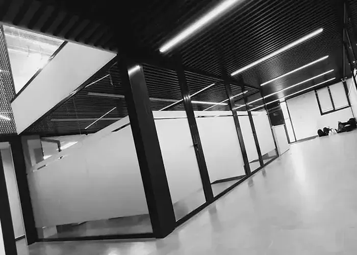 Oficina rotuada vinilo acido walltoprint